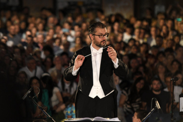 Raskošan muzički spektakl u Novom Sadu: “Karmina Burana” pod otvorenim nebom (FOTO/VIDEO)