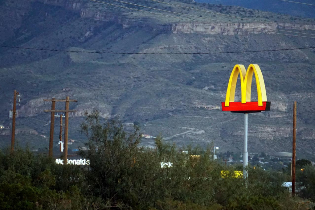 Sarajlija prodaje „poslednji“ hamburger iz „Meka“ za hiljadu evra
