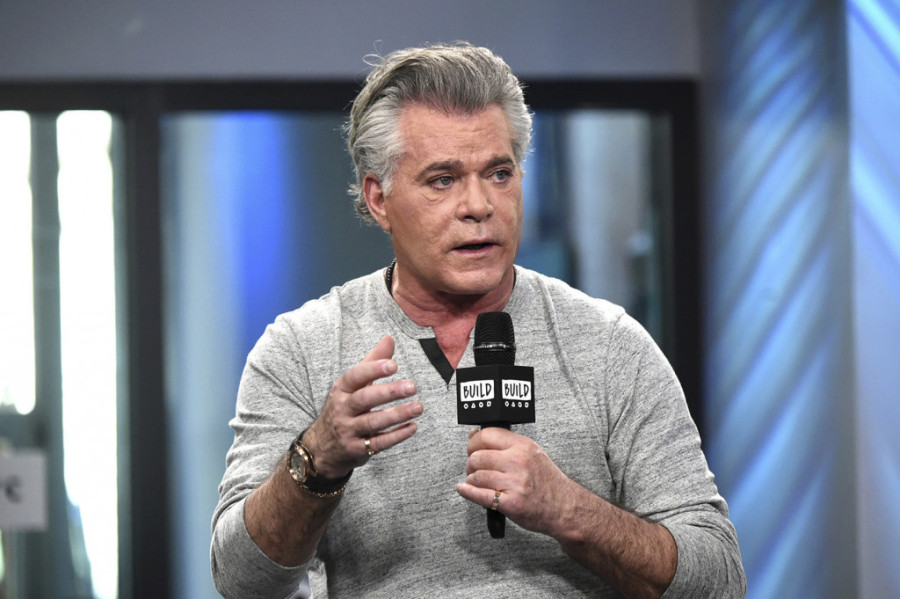 Rej Liota je bio siroče, oca nikad nije pronašao! Sada mu je ispred porodične vile od pet miliona dolara ostavljena ruža (FOTO)