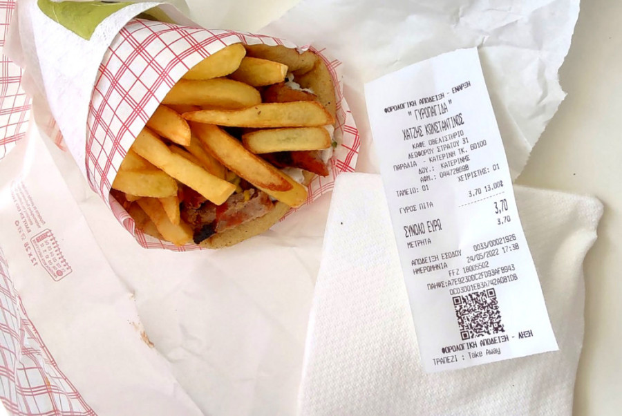 Giros i do četiri evra, piće 3,5 evra, a baklava tri: U Grčkoj sve "papreno"