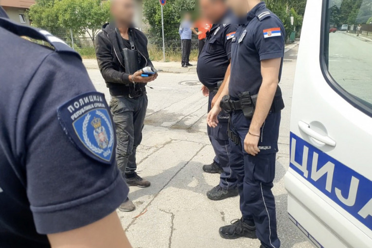 Srbi uhapšeni u Baru: Ukrali čoveku auto, drugom tablice, pa krenuli u dalju štetu