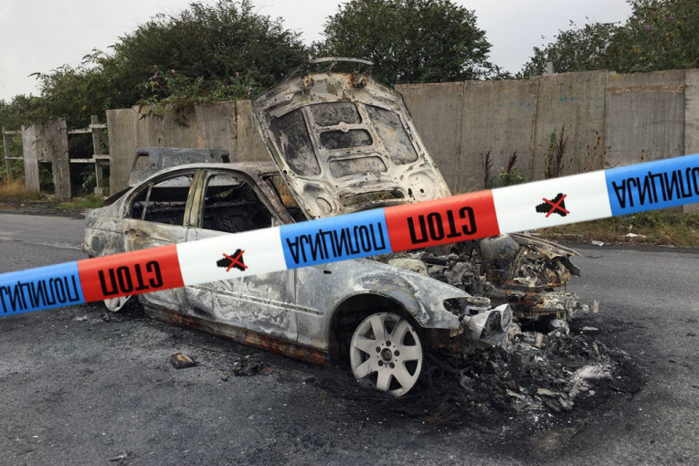 Drama na Čukarici: Zapaljen još jedan BMW, sumnja se da je požar podmetnut