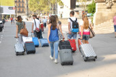 Srpski studenti opljačkani u Rimu: Obijen autobus kojim je trebalo da se vrate kući! Ostali bez stvari i dokumenata!