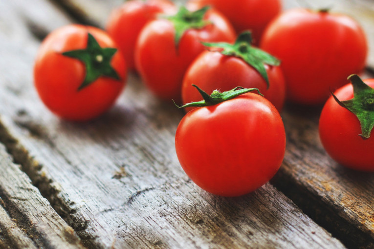 Kako da znate da li kupujete baš domaći i zreo paradajz? Ako miriše ovako, ne žalite novac