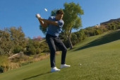 Snimak udarca postao viralan! Legendarni NFL igrač ostavio sve u čudu svojim potezom na golf terenu (VIDEO)