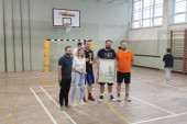 Košarkaški turnir „Basket za Baniju”: Deci poklonili nove koševe i sportsku opremu (FOTO)