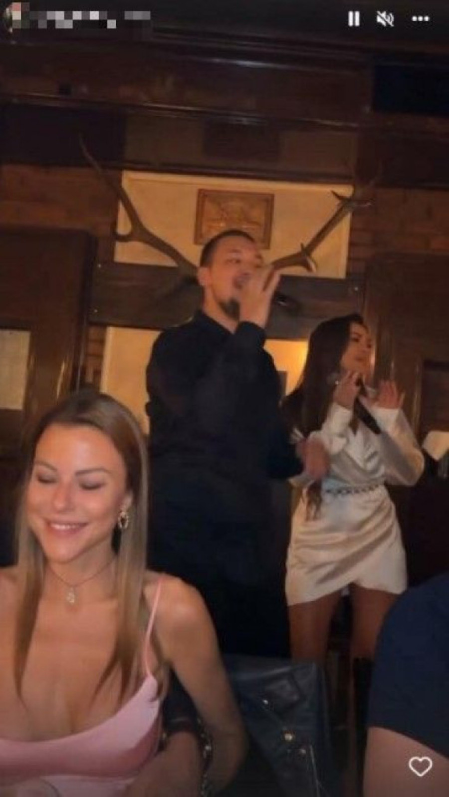 Dovela ga u red! Sve o novoj devojci Žike Jakšića: Mlada advokatica ga je potpuno promenila, niti izlazi niti pije