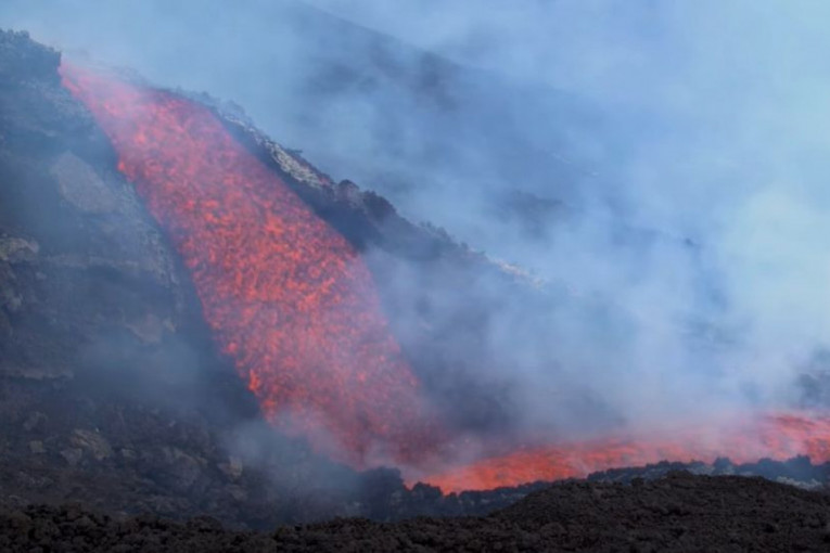 Etna podivljala: Kulja lava 1.200 metara u visinu! (VIDEO)