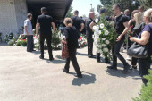 "Viteže naš Vujo, kako ćemo bez tebe": Sahranjen ubijeni pilot na Novom bežanijskom groblju (FOTO)