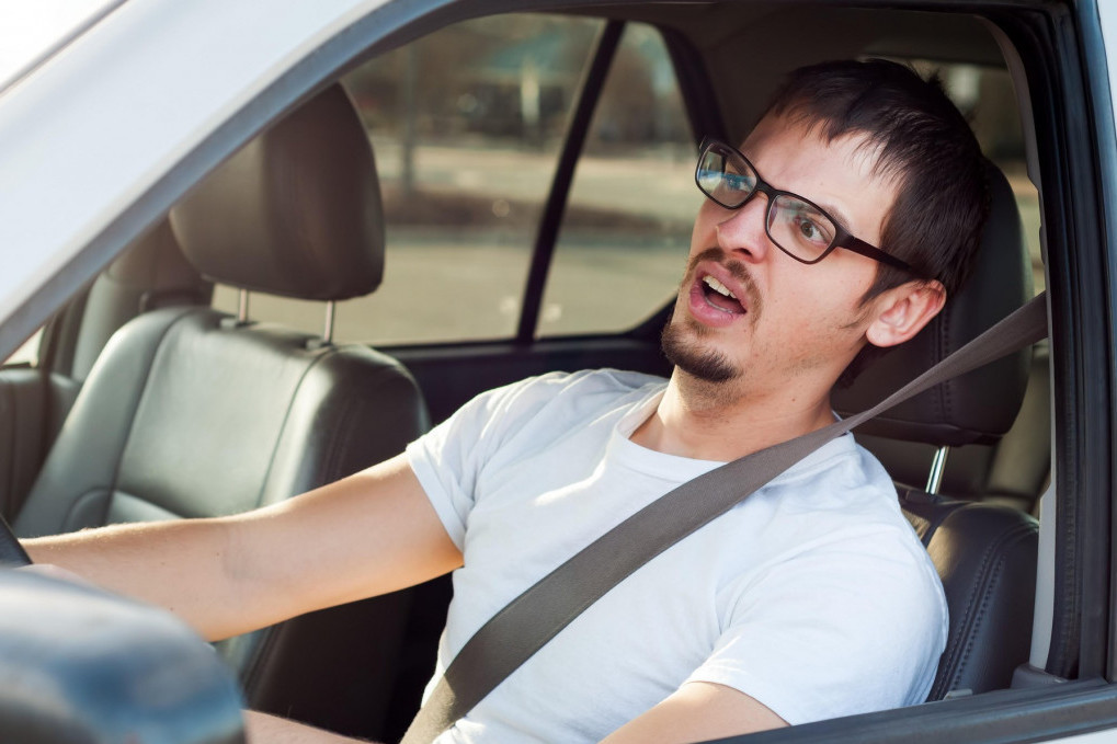 Kako da se ne nervirate za volanom: Stručnjaci imaju tri jednostavna trika koja će svakog vozača smiriti čak i u špicu na plus 40