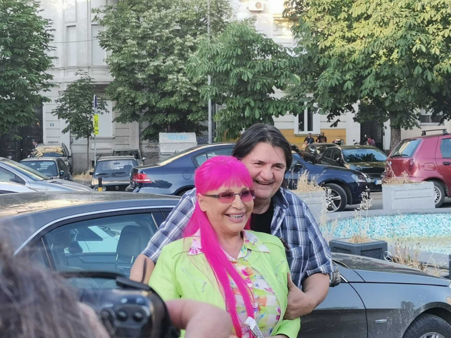 Kako u stvari živi Zorica Brunclik? Komšije razvezale jezik: Kad se duri na Kemiša, svi se smeju - pa i on!