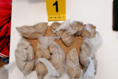 Niška policija presekla lanac trgovine narkoticima: Uhapšena sedmorica, zaplenjeno skoro kilogram heroina! (FOTO)
