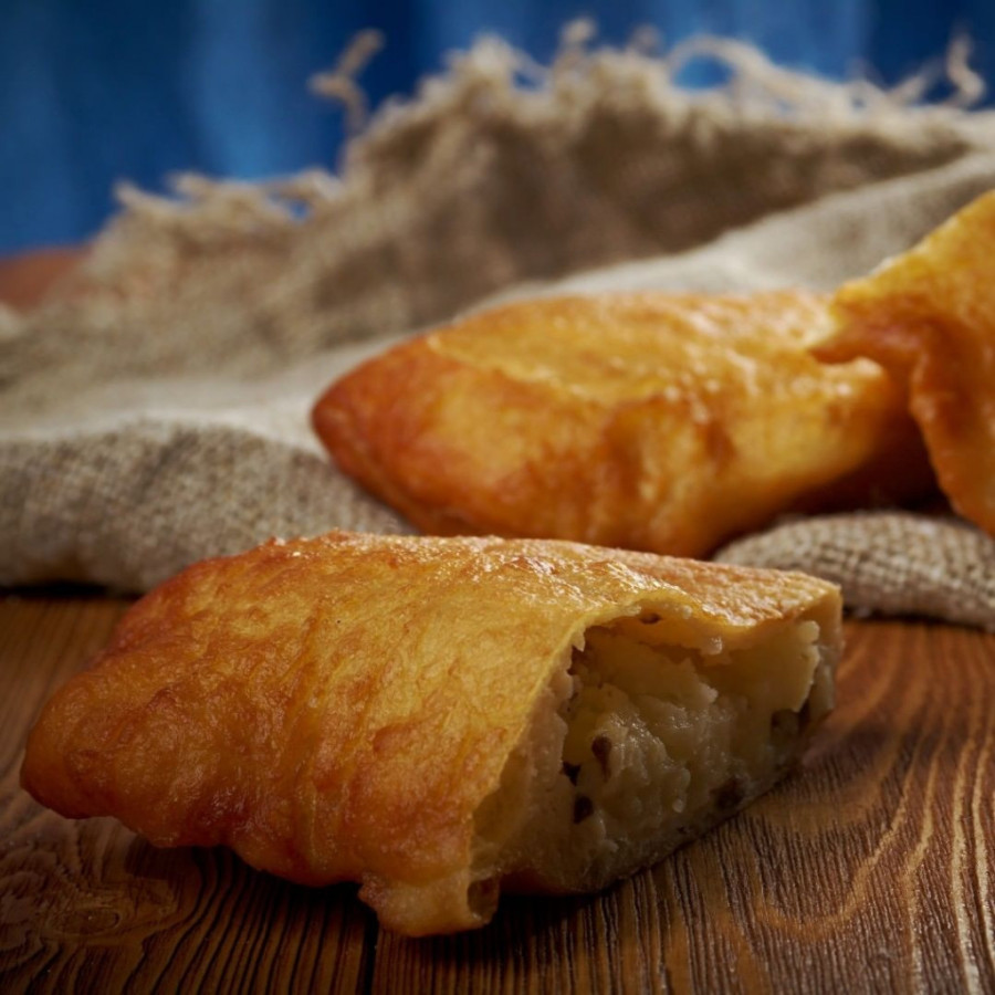 Recept dana: Čeburek sa mlevenim mesom - spolja hrskavo, unutra softano pecivo, fenomenalno kad je vruće, odlično i kad se ohladi