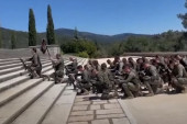 Vojnici klečali u čast diktatora Franka, njihov kapetan ekspresno otpušten (VIDEO)