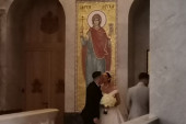 Brojno obezbeđenje oko Kaće i Gobelje: Mladenci se poljubili čim su ušli u Hram Svetog Save (FOTO/VIDEO)