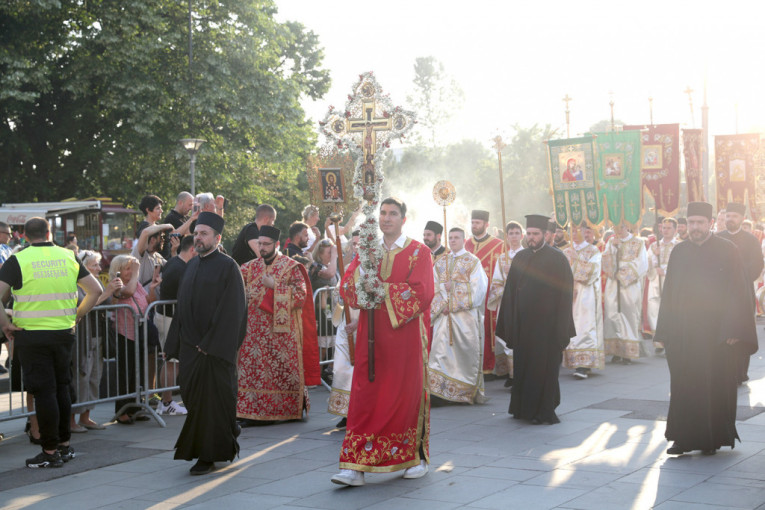 Danas je slava Beograda! Spasovdanska litija kreće večeras, a na njenom čelu biće ruka Svetog Save!