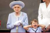 Popularne pesme o kraljici Elizabeti: Zašto je Madona pukla od smeha  (VIDEO)