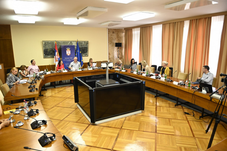 Ministar Dmitrović sa predstavnicima socijalnih radnika: Medijski pritisak često bez osnova
