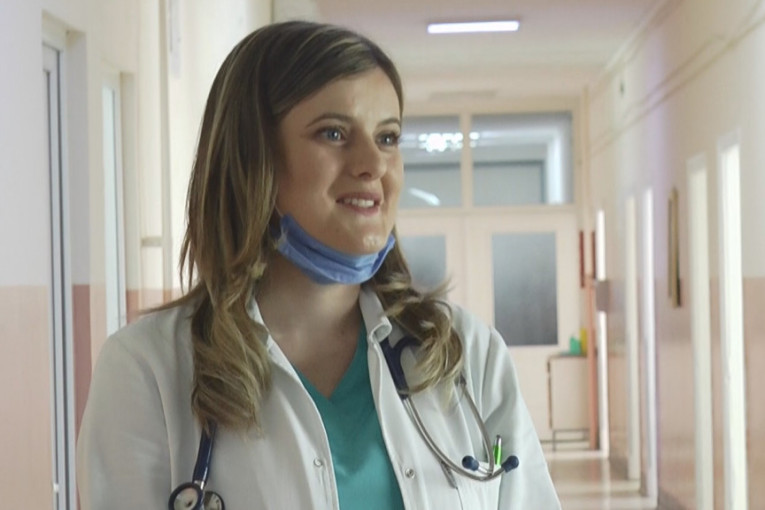 Ana je bila jedan od 100 najboljih studenata medicine: Ostala je u svom rodnom Čačku i ispunila veliku želju (FOTO)