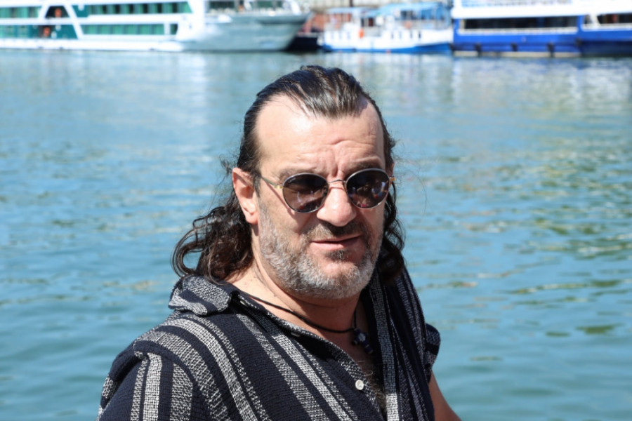 Ova beba je izrasla u ozbiljnog pevača, a skandali ga ne zaobilaze: Samo oni sa najoštrijim okom će znati ko je u pitanju (FOTO)