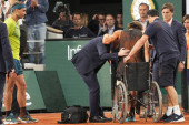 Mučne scene u Parizu! Zverev u kolicima napustio teren, Nadal je u finalu! (FOTO, VIDEO)