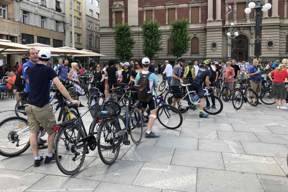 Beograd može da bude kao Holandija! Na Trgu republike obeležen Svetski dan bicikla - dvotočkašem do posla, fakulteta, pijace (FOTO)
