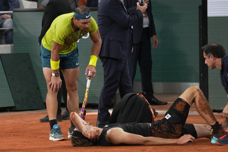 Mnogo je teško videti Zvereva kako plače! Nadala slomila mučna scena u polufinalu Rolan Garosa (FOTO)