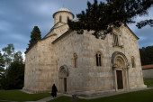 Nezapamćeno kršenje verskih sloboda: Priština želi da otme imovinu manastira Visoki Dečani, prekinuti svi kontakti