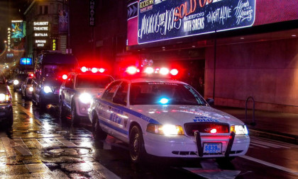 Krvavi napad u Njujorku: Muškarac mačetom povredio troje, policija ga usmrtila