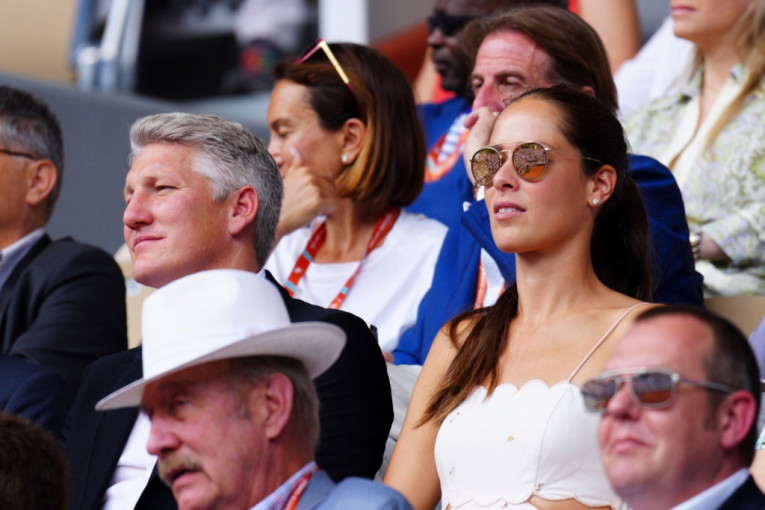Anči uživala na Rolan Garosu, pa se pohvalila šampionskom fotkom sa vladarkom svetskog tenisa (FOTO)