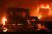Požar kod Siska, gori fabrika koja sakuplja otpad