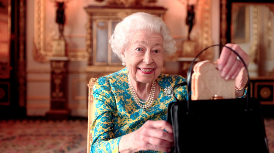 Hit poruka kraljice Elizabete II upućena šefu kuhinje: Našla puža u hrani, pa se potrudila da on to nikada ne zaboravi!