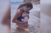 Porodila se sama u okeanu! Video je pregledalo 200.000 ljudi jer je poseban, ali su majku svi osudili (FOTO/VIDEO)