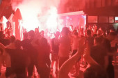 Zvezdina noć ispred Pionira! Kalinić ušao među navijače, Simonović zapalio baklju i slavlje je počelo! (VIDEO)