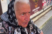 Svi bruje o baki Zorici iz Knez Mihailove: Prosi i daje novac za bolesnu decu, a i kod kuće ima sina invalida (VIDEO)