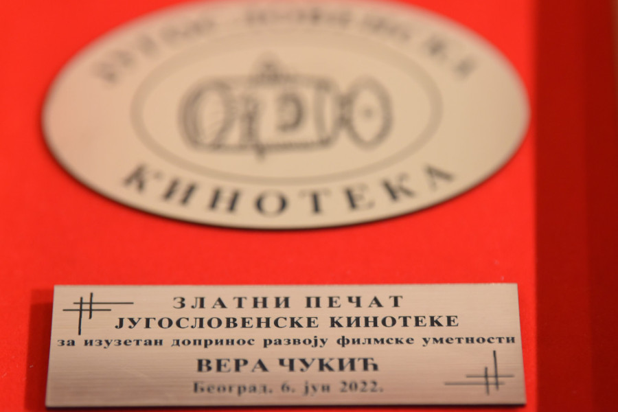 Priznanje posle 10 godina neigranja: „Zlatni pečati“ Kinoteke uručeni Veri Čukić i Pegi Popoviću (FOTO)