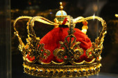 Kako su evropske monarhije uspele da se održe do danas: U nekim državama kraljevi padaju kao pokošeni, dok u drugima obožavaju svoje vladare