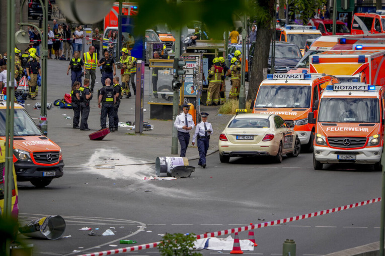 "To nikako nije nesreća": U kolima napadača iz Berlina pronađeni transparenti povezani sa Turskom