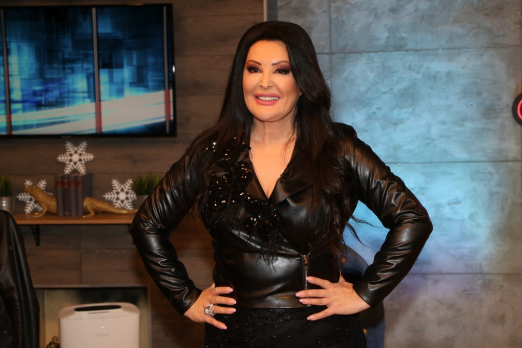 Svi u porodici vole dobre automobile: Ćerka Dragane Mirković pokazala svoju "zver", a tek da vidite koliko košta! (FOTO)