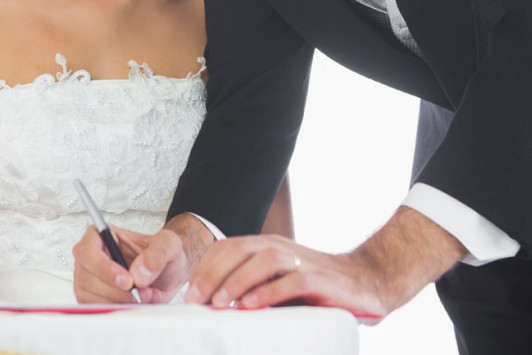 Šest bizarnih razloga da se udate za desnorukog muškarca, prema istraživanjima