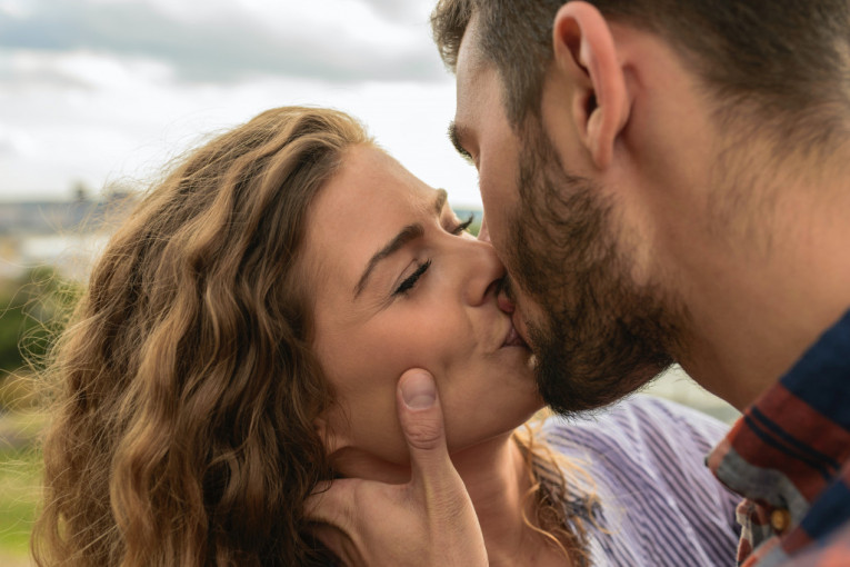 Danas je svetski dan poljubaca: Otkrivamo neodoljive činjenice o najnežnijem gestu ljubavi