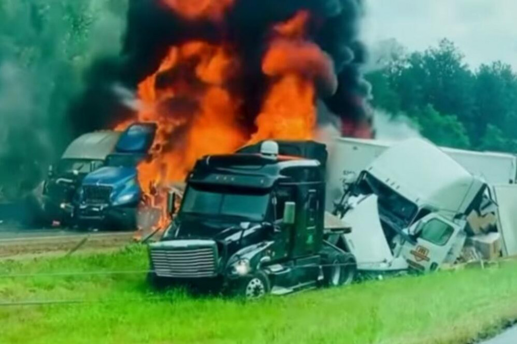Težak udes u Americi: Sudarilo se 12 kamiona, najmanje troje mrtvih (VIDEO)
