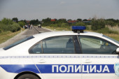 Težak udes na putu Ruma - Stejanovci! Automobil se prevrnuo, motociklista teško povređen: Čovek se umivao od krvi