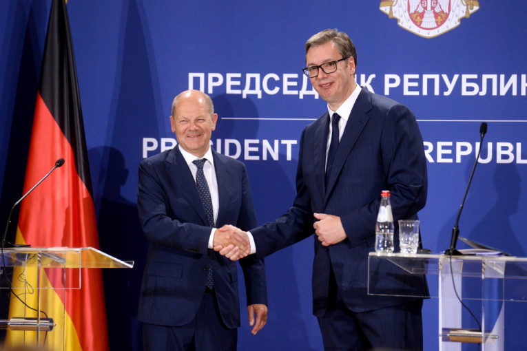 Vulin: Vučić pokazao kako se štiti nacionalni interes Srbije (FOTO)