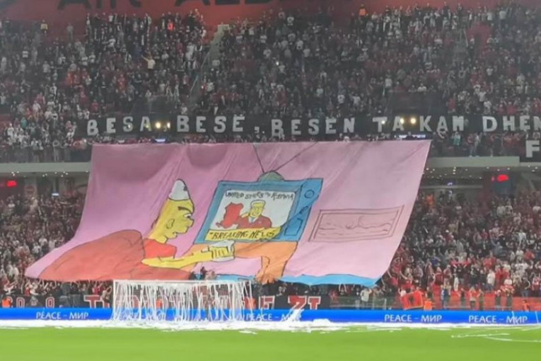 Strašan skandal u Tirani! Navijači razvili zastavu "Velike Albanije", da li će UEFA reagovati?! (VIDEO)