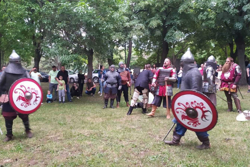 Osetite duh srednjeg veka na festivalu "Zaštitnici tvrđave": Oklope teške po trideset kilograma nosiće vitezovi tokom borbe!  (FOTO/VIDEO)