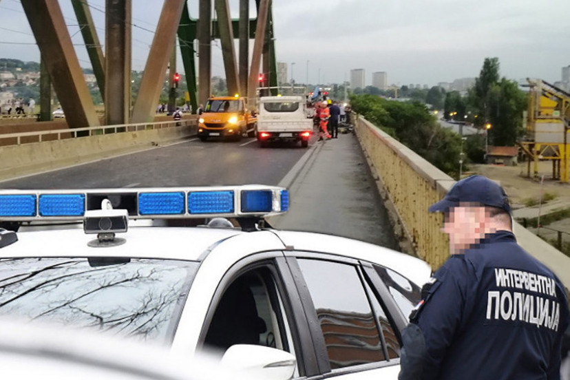 Umalo tragedija u Beogradu: Muškarac hteo da se baci sa Pančevačkog mosta!