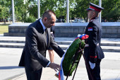 Ministar Vulin položio venac na spomen-obeležje: U znak sećanja na pripadnike MUP-a koji su žrtvovali svoje živote (FOTO)