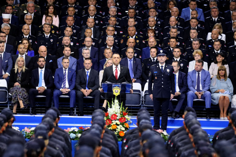 Vulin na svečanosti povodom Dana policije: Hvala predsedniku Vučiću što nas je bodrio i hrabrio da ne odustanemo (FOTO)