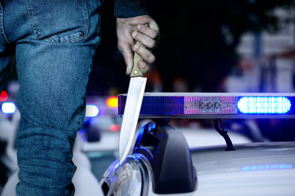Policija zaustavila dva mladića u automobilu - jedan potegao nož na policajca i ubo ga u ruku! Pronašli im i kokain!